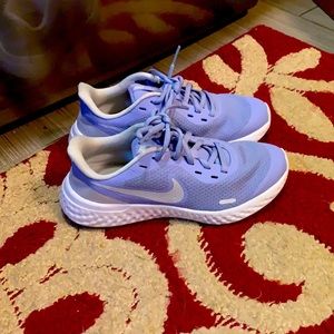 kids nike running shoes size 3.5 used once